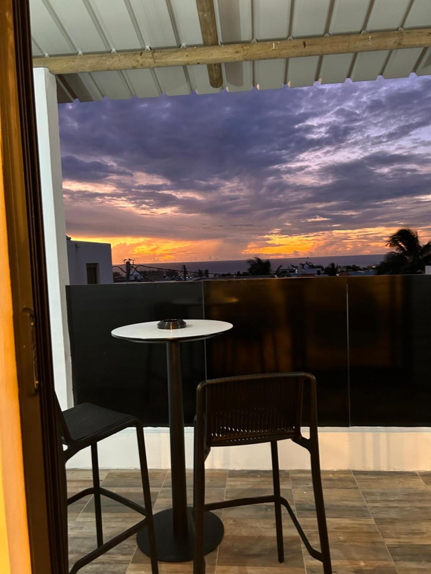 Amazing Sunset View Rooftop. Flic-en-Flacq Buitenkant foto