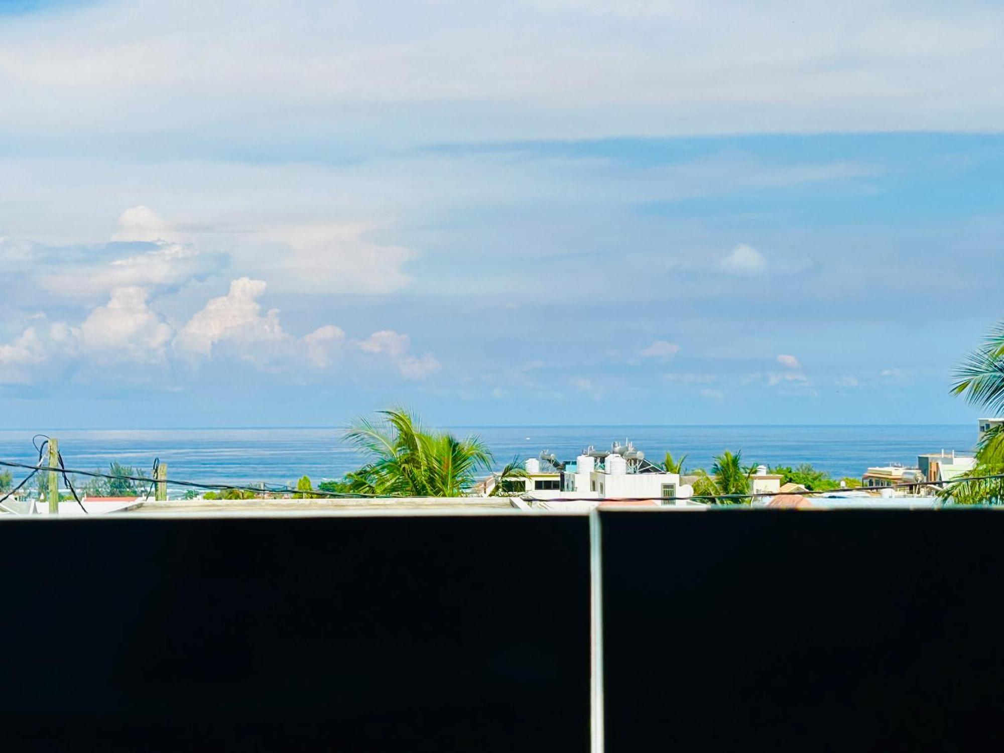 Amazing Sunset View Rooftop. Flic-en-Flacq Buitenkant foto